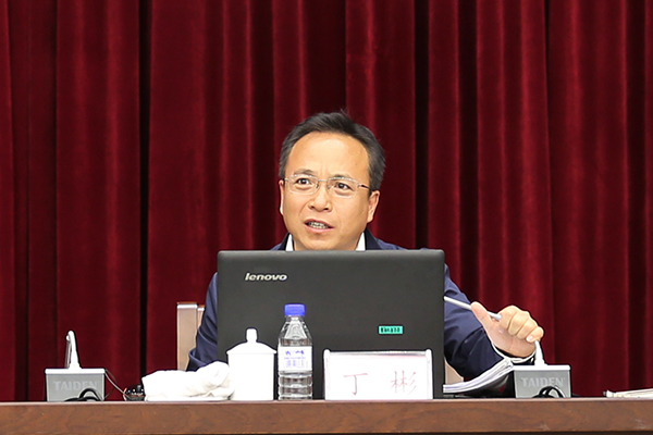 中共吉林省委党校党史党建教研部主任丁彬为学员们授课