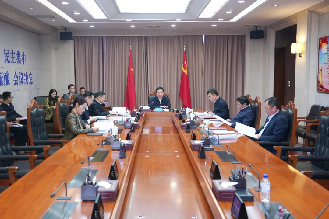 省检察院召开党组理论学习中心组集体学习会暨学习教育读书班专题研讨